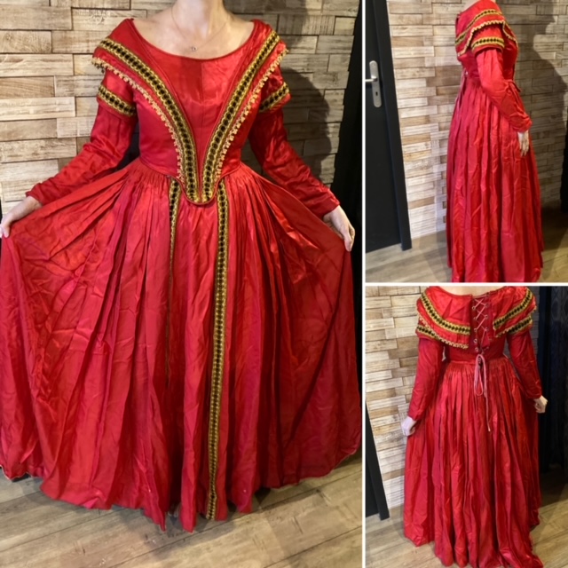Robe d'époque Louis XIII.Taille M.Loc 35€/Jour